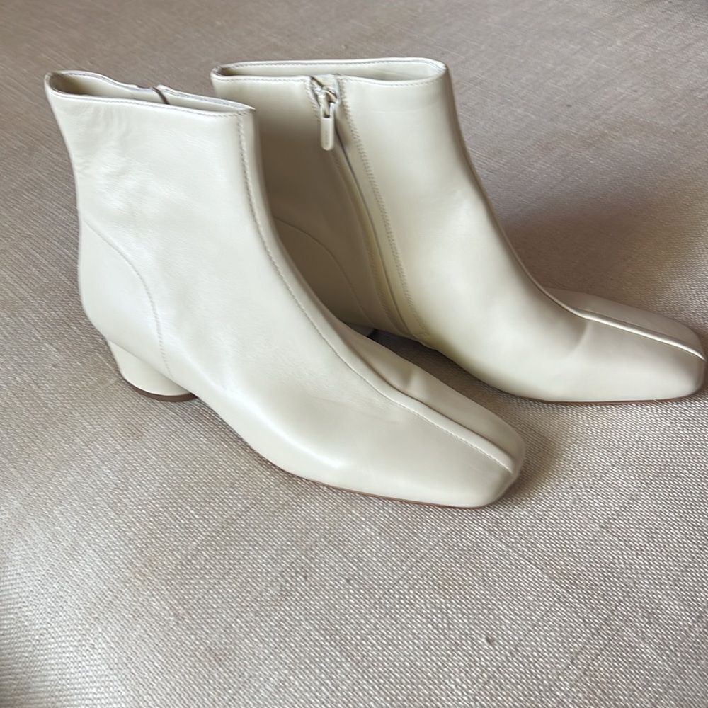 VINCE Ravenna White Leather Bootie Retro Vintage Style New  US 11